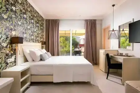 Neikos Luxury Suites - 4