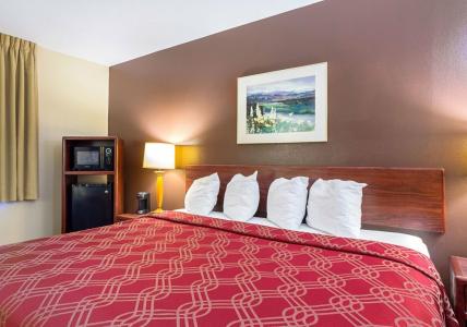 Americas Best Value Inn Fargo - 17