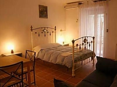 Vatican Rooms Guest House - 13