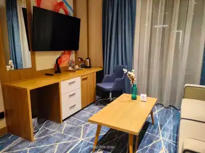 Ramada by Wyndham - 36