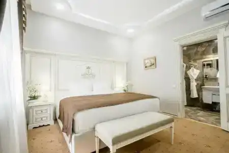 Imperial Palace - 72