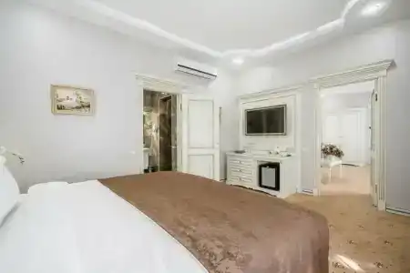 Imperial Palace - 83