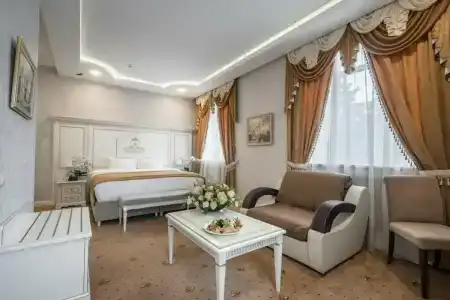 Imperial Palace - 90