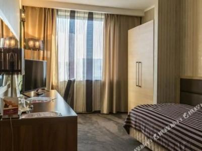 Cosmopolitan & Wellness - 26