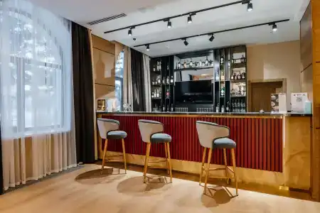 Ramada by Wyndham - 7