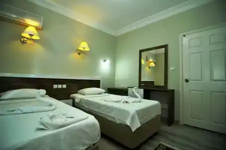 Cleopatra King Apart - 1