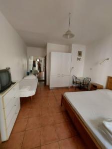 Vatican Rooms Guest House - 63