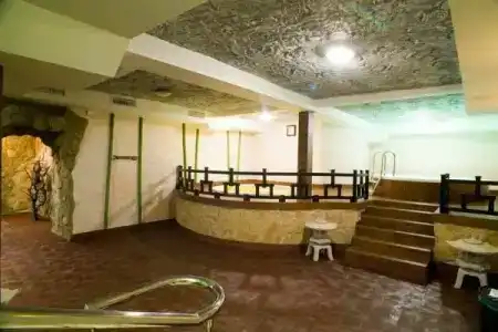 Tsunami Spa - 30
