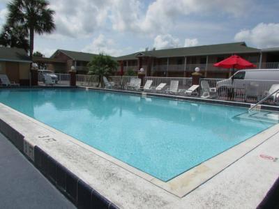 Howard Johnson by Wyndham Ft. Myers FL - 13