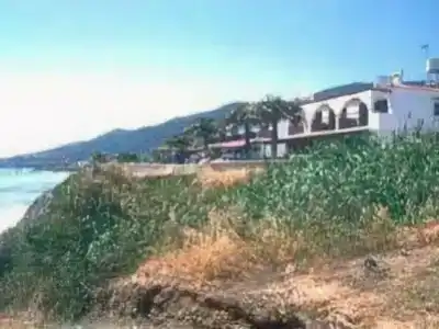 Astrofegia Beachfront Villa - 3