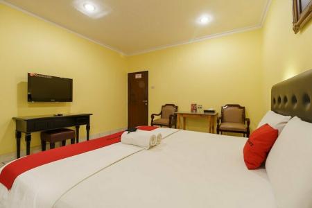 RedDoorz Plus Near Ancol - 11
