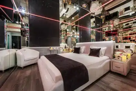 Алекс отель на Дыбенко - 9