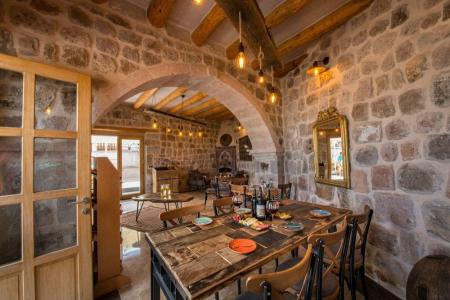 Caldera Cave & Restaurant - 8