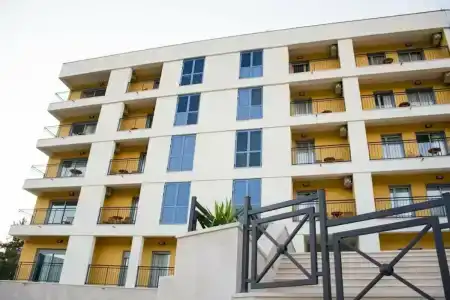 Apart Katunjanin - 50