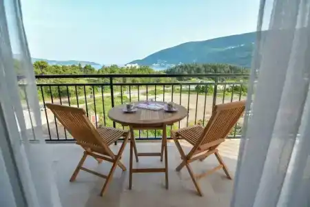 Apart Katunjanin - 25