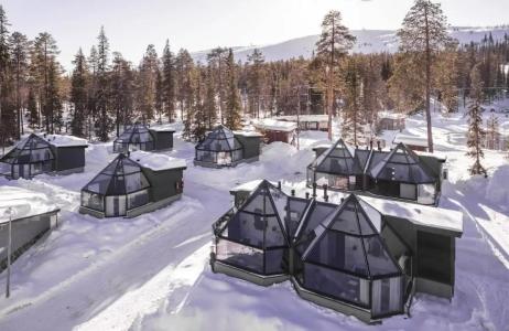 Santa's Aurora & Igloos - 23