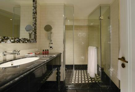 The Lalit London - 9