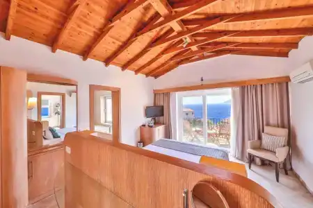 Mekvins Deniz Feneri Lighthouse - 35