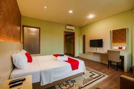RedDoorz Plus Near Ancol - 12