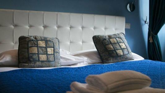 Vatican Rooms Guest House - 12