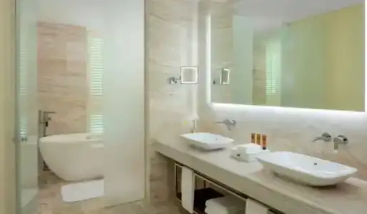 Swissôtel Al Ghurair - 85