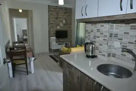 Cleopatra King Apart - 28