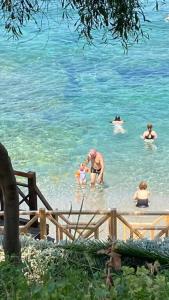 Ladonias Adakule	 - 24