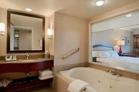 Hilton Niagara Falls/ Fallsview and Suites - 73