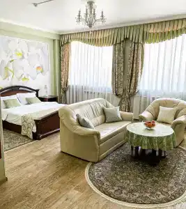 на Набережной - 9