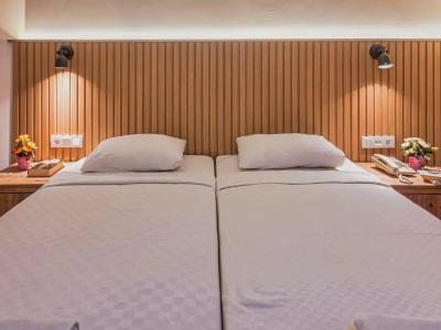 Bella Rose Apart, - 46