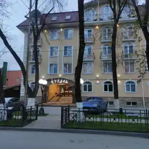 Бугарь Парк-Отель - 1