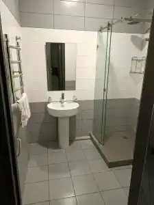 B&B Centre - 81