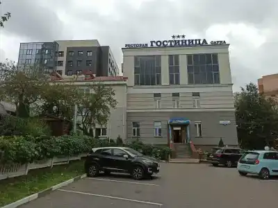 У Фонтана - 81