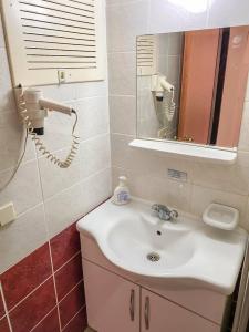 Bella Rose Apart, - 39