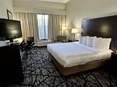 Stay Express Inn & Suites Houston Hobby Airport - 74