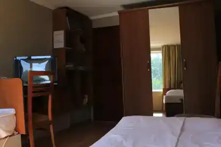 Holiday Hostel House - 9