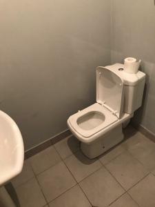 AMBROsador Guest House - 10