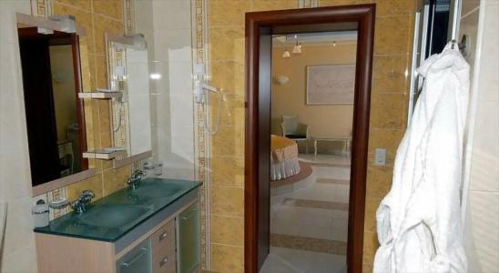 La Vie De Chateau - 13