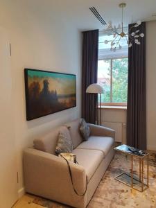 The Basilian Minsk, Curio Collection By Hilton - 7