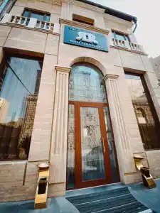 Royal Renaissance - 17