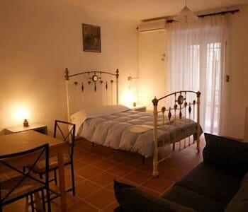 Vatican Rooms Guest House - 40