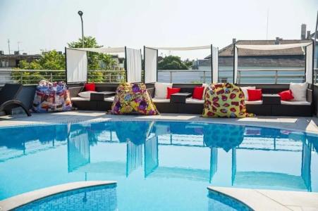 Cosmopolitan & Wellness - 18