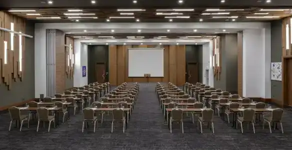 DoubleTree by Hilton - 55