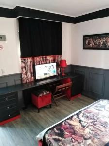 Art & Interiors - 22