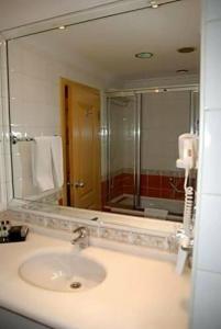 Akar International - 58