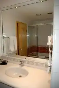 Akar International - 84