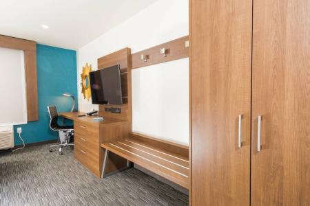 Holiday Inn Express & Suites HOLLYWOOD WALK OF FAME by IHG - 271