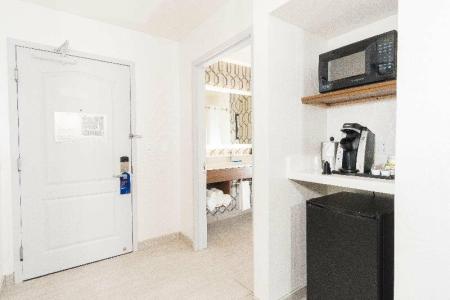 Holiday Inn Express & Suites HOLLYWOOD WALK OF FAME by IHG - 221