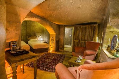 Caldera Cave & Restaurant - 128