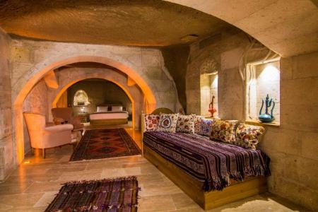 Caldera Cave & Restaurant - 496